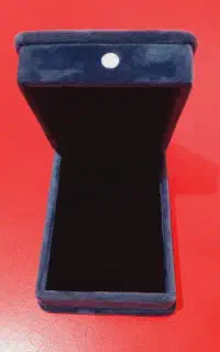 جعبه طلا و جواهر مخملی