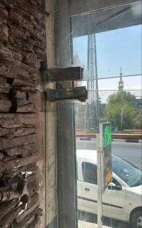 نصب و تعمیر شیشه سکوریت و درب کرکره برقی ۲۴ ساعته