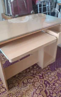 میز کامپیوتر در حدنو