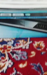 یک عدد دستگاه دی وی دی سالم و نو با کارتون