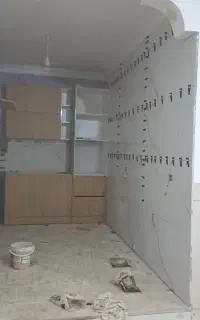 کاشی کاری دوغابی چسپی کف بدنه بین کابینتی