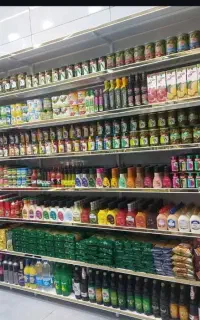 فروشنده و کارگر سوپرمارکت