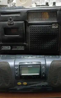 رادیو و ظبط عتیقه فروشی