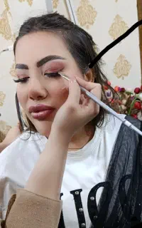 نیاز به مدل برای تمرین میکاپ دارم
