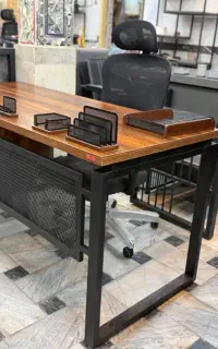 میز کارشناسی کاری از اداری گروه مهماندوست کاشانی۴۴