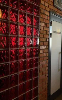 دیزاین رنگی و سفید بلوک دکور شیشه