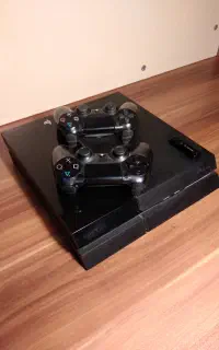 PS4 فت کپی‌خور ۵۰۰ گیگ  دو دسته  سالم و تمیز