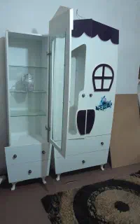 یه دست سیمونی نوزاد.