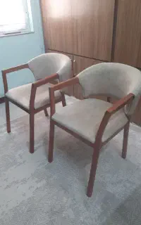 صندلی چوبی
