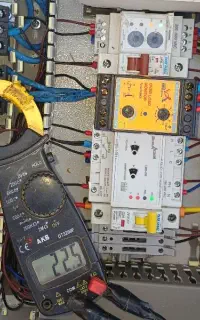 برقکارساختمان تابلو برق صنعتی نصب لوستر ایفون تلفن