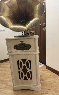 گرامافون ایستاده اصلا استفاده نشده