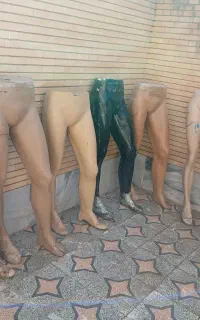 تعدادی مانکن پا مردانه کار کرده