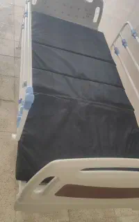 تخت بیمار سه شکن  به همراه  دشک و دشک بادی مواج