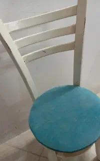 دو عدد صندلی چوبی