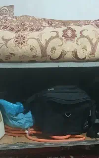 تخت آهنی زیرش هم کمد داره