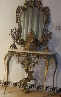 اینه  و شمعدان و ساعت