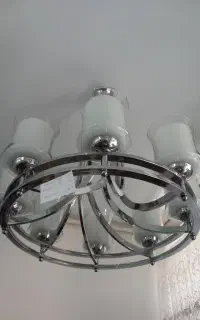 لوستر و ساعت دیواری