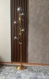 چراغ کنار سالنی