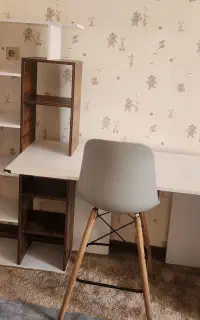 میز تحریر  و کتابخانه
