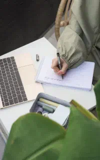 استخدام تعداد محدود نیرو