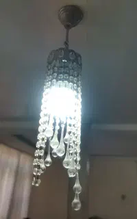 لوستر شیشه ای چند تا از گویاش افتاده