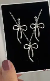 دستبند و‌گردنبند ۲لاین پاپیونی اینروزا خیلی ترنده