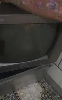 به کسایی که نیازمند باشه کمتر میدمش