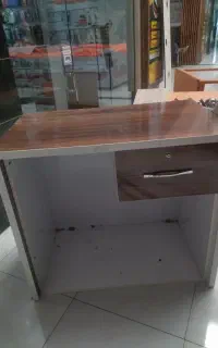 میز یک متری درجه یک برای پیش خوان
