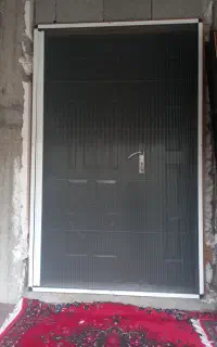 درب ورودی دو تیکه با چهار چوب به همراه توری