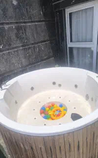 وان جکوزی ۴ نفره / ۲ موتور