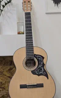 گیتار والنسیا giutar