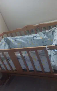 گهواره کودک از جنس چوب گردو همراه تشک