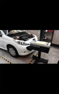 تنظیم نورچراغ خودرو با دستگاه لیزری