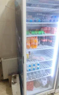 یک یخچال فریزر