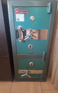 گاو صندوق آذر گنج
