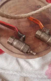 شیر گاز ۱/۲ برنجی اصل قدیمی دو عدد