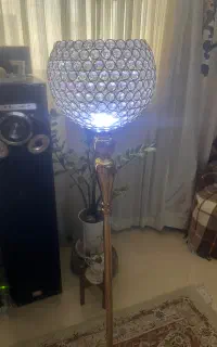 آباژور ایستاده