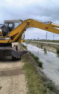 فروش بیل مکانیکی چرخ لاستیکی لیبهر ۹۰۲
