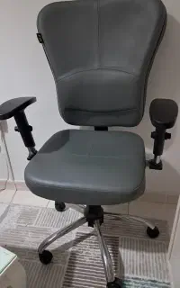 صندلی مطالعه کاملا نو و سالم