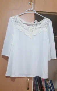 تعدادی تیشرت و شومیز قیمت ۱۰۰ تا ۲۰۰