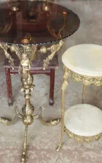 تعدادی زیاد وسایل برنجی