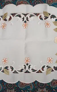 پارچه گلدوزی قدیمی داخل سینی نو مناسب هدیه