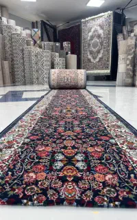 کنارفرشی سرمه‌ای گل‌دار ۷۰۰ شانه
