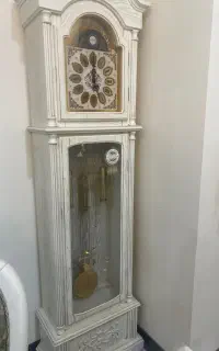 ساعت ایستاده پاندول دار لوتوس و میز چرم و‌چوب