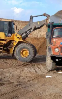 خدمات حمل ونقل خاکبرداری بارمناسب کمپرسی دهچرخ