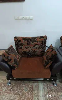 مبل ۷ نفره قهوه ای با میز مربعی