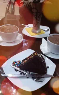 به یک نیروی خدماتی جهت کار درکافه نیازمندیم