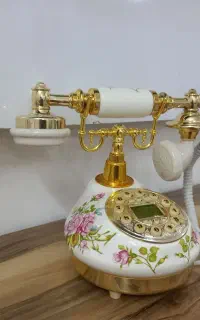 تلفن و مجسمه تزیینی