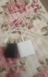 دو عدد اداپتور و سیم شارژر