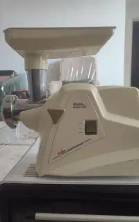 چرخ گوشت و مخلوط کن چند کاره